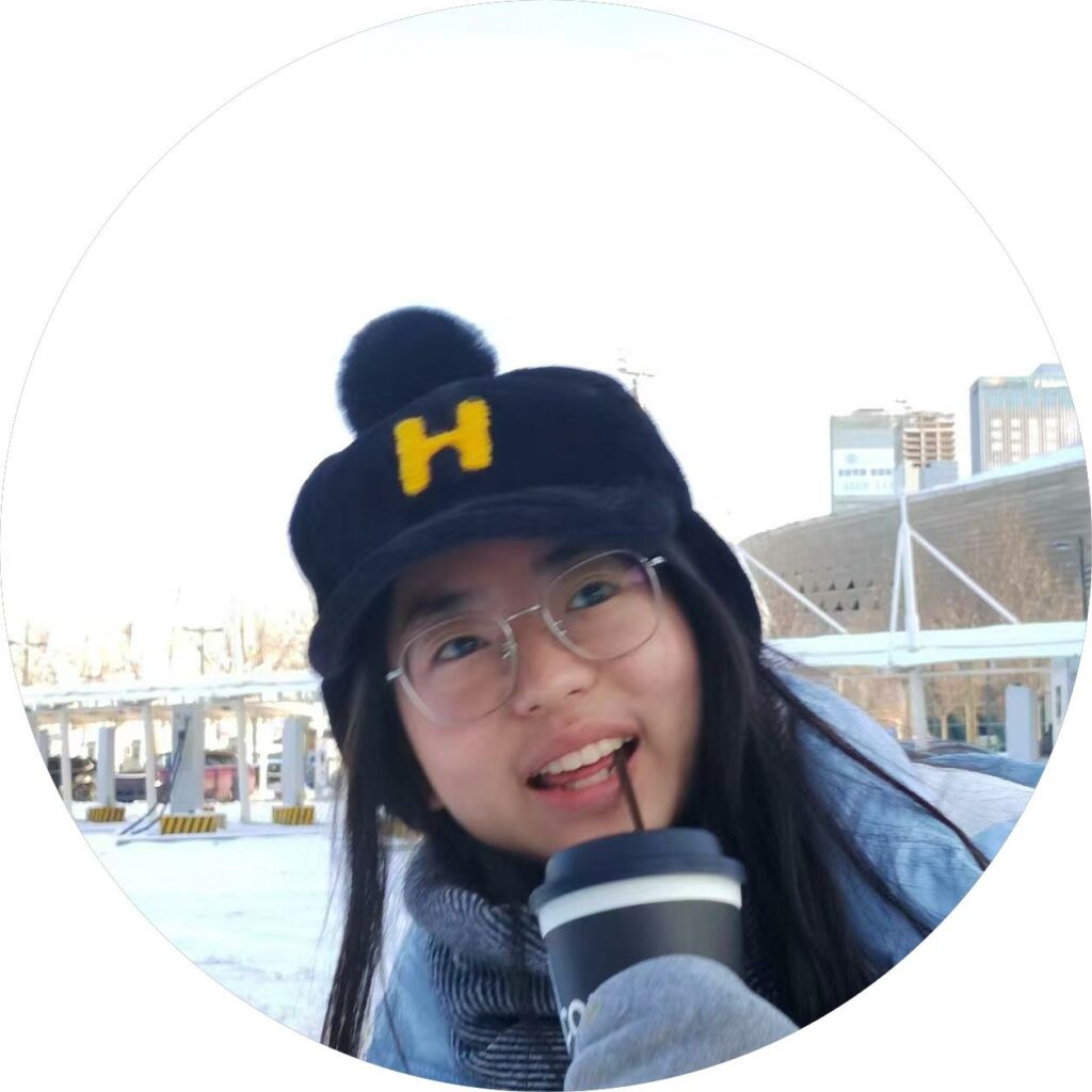 邱依依 Yiyi Qiu 邱依依 Yiyi Qiu